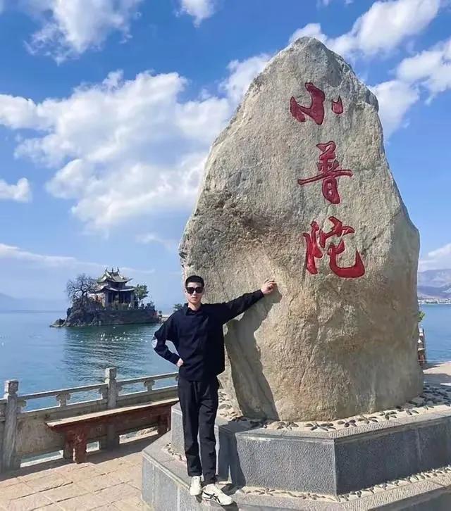帅哥凌晨自杀！独子遗言曝光全网泪崩pg电子试玩入口突发！29岁郑州(图13)