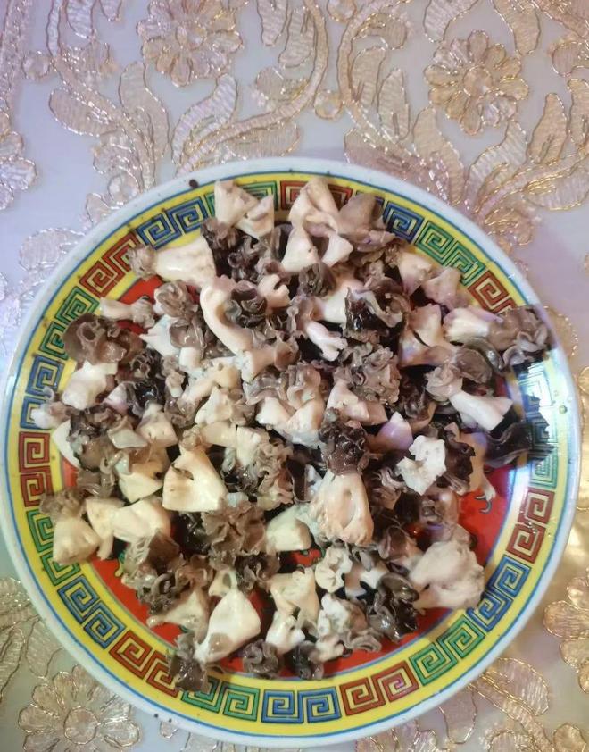 人都没吃过的美食;巴楚蘑菇拌面！pg电子免费模拟器99%的新疆(图6)